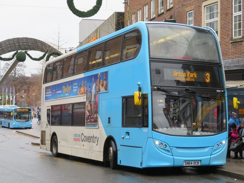 Nastolatek najmłodszym kierowcą autobusów w UK