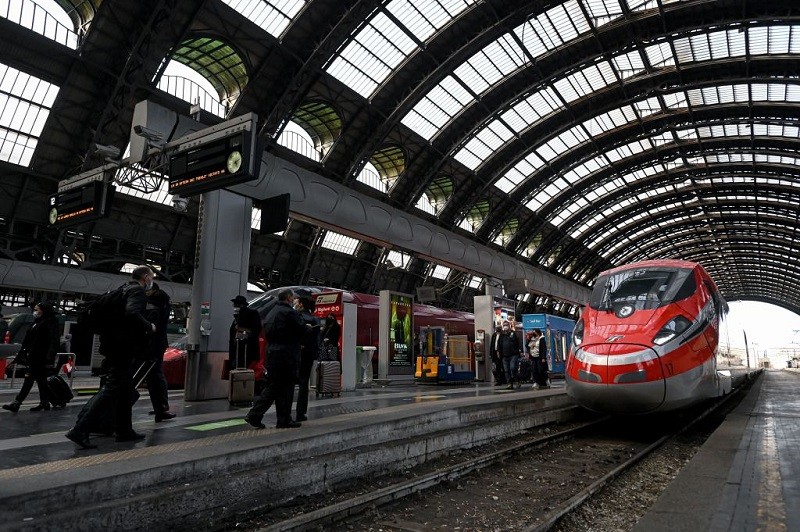 Street thieves stab victims in Milan