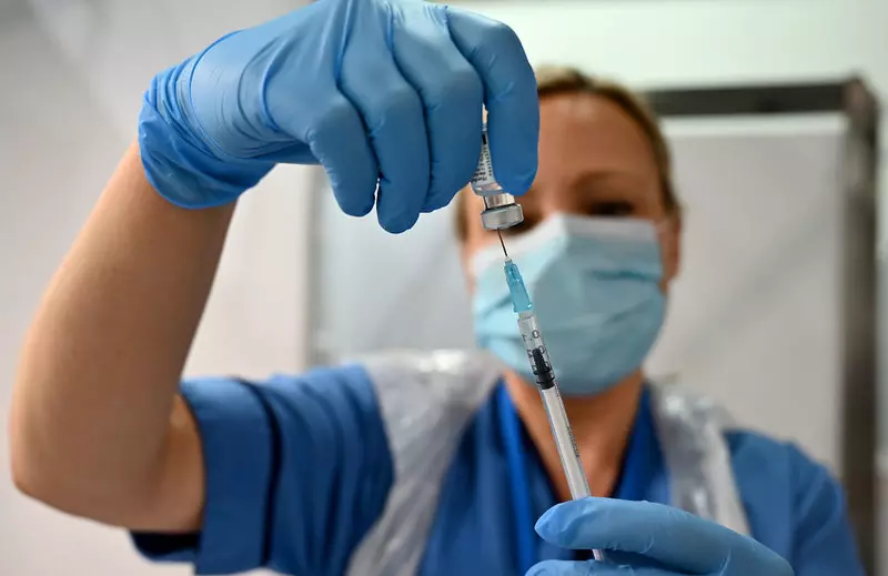 Będzie fala wiosennych szczepień na koronawirusa w UK? Rząd otrzymał rekomendację
