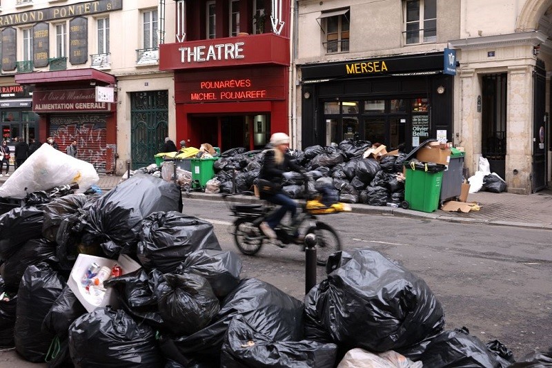 Parisian streets littered with trash after wave of strikes