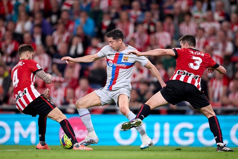 Raphinha snatches leaders Barca fortunate win over Athletic