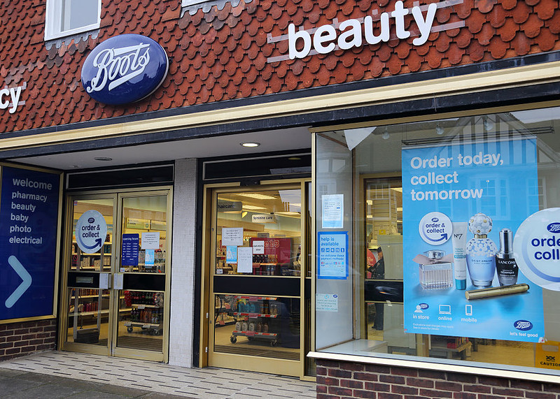 Boots i B&Q zamykają wiele sklepów w całym UK