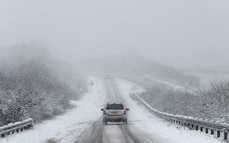 New Met Office weather warnings for 'increasing risk of snow' in north and strong winds in south