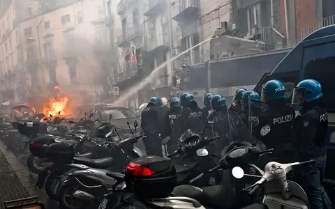 Football LM: Naples recovers from riots. Wounded policemen, arrested hooligans