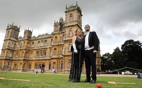 "Downton Abbey" castle halts weddings due to Brexit 