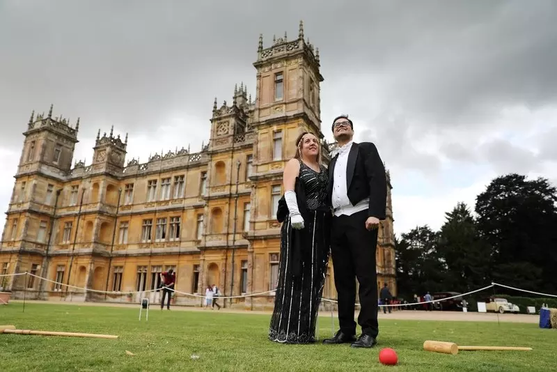 "Downton Abbey" castle halts weddings due to Brexit 