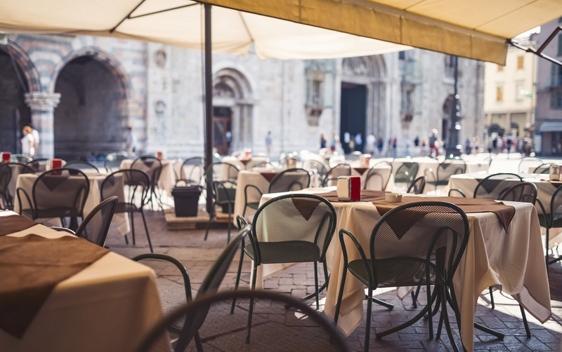 Italy: Flee without paying the restaurant bill but leave a cell phone on the table