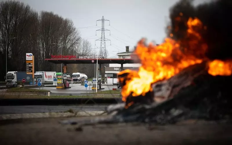 Francja: Braki paliwa na stacjach benzynowych w całym kraju