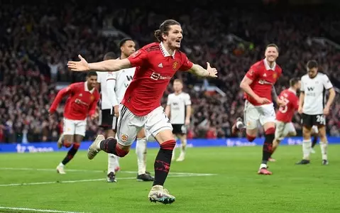 Man United into FA Cup semifinals; Arsenal extends EPL lead