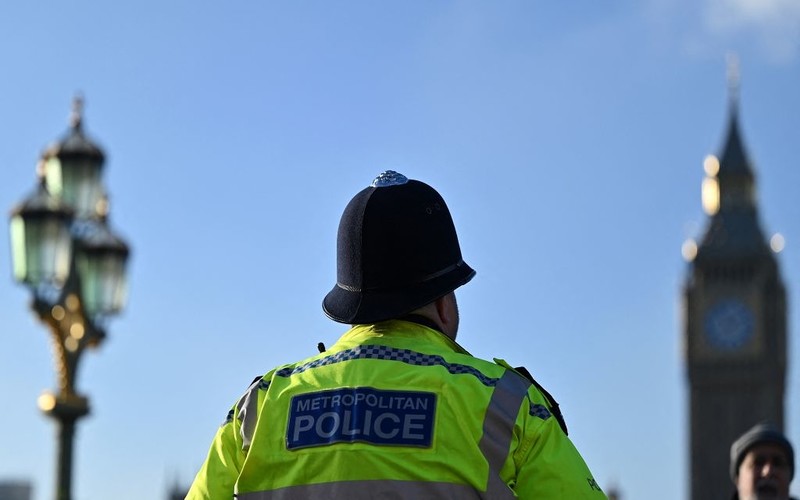 Raport: Londyńska policja "instytucjonalnie rasistowska, seksistowska i homofobiczna"