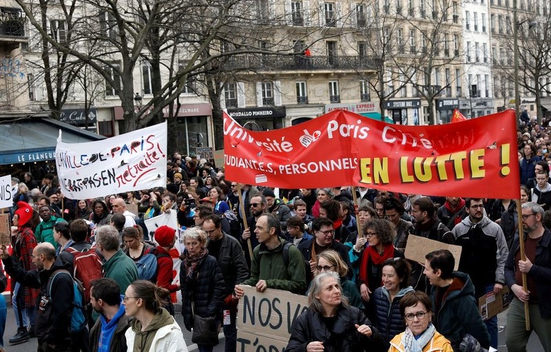 France: Record number of demonstrators in Paris. Over a million people took to the streets 