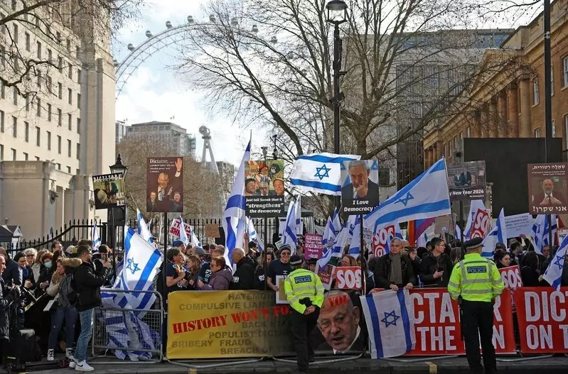 Londyn: Premier Izraela powitany gwizdami przez demonstrantów