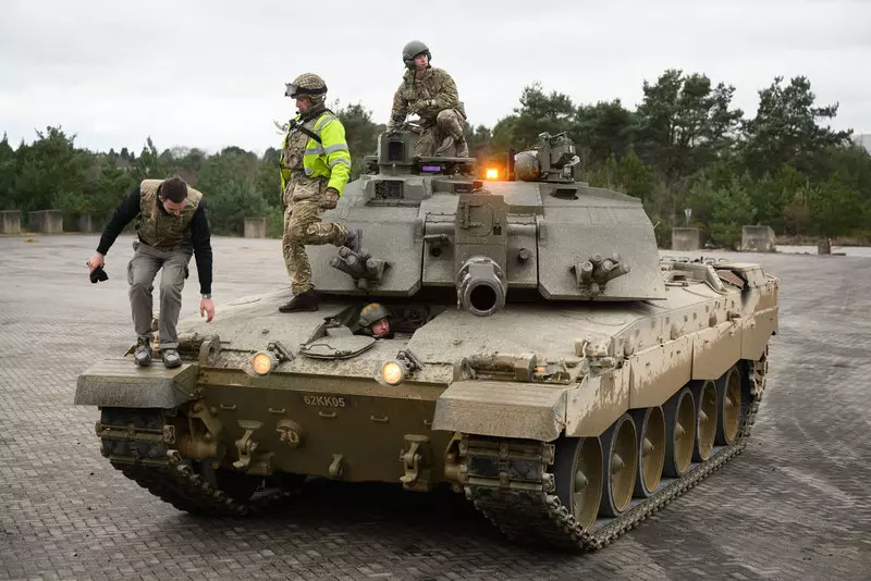 Brytyjski ekspert: Przekazywane Ukrainie czołgi Challenger muszą czekać na Leopardy