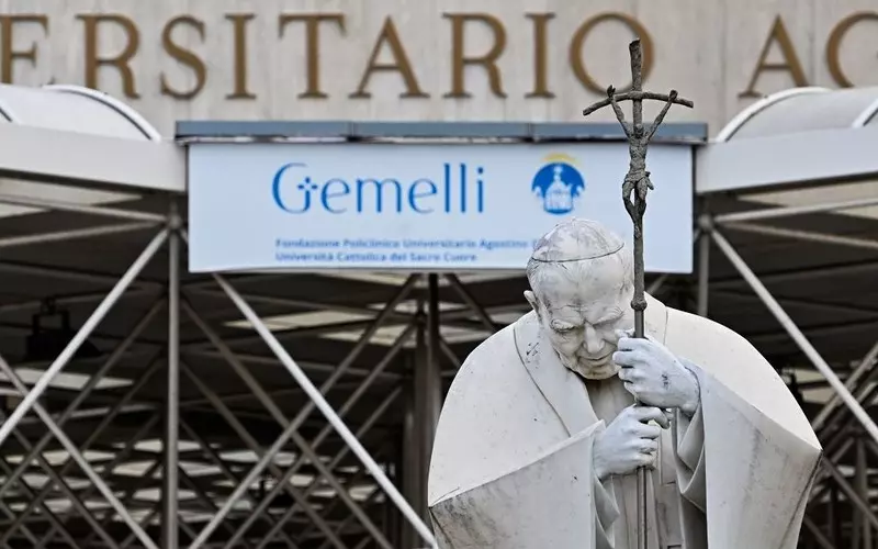 "Corriere della Sera": Papież w szpitalu z powodu problemów z sercem i oddychaniem