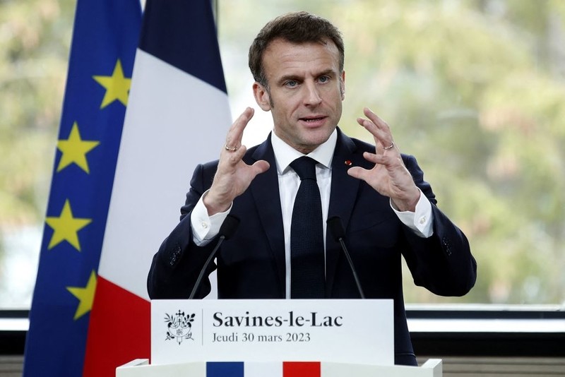 Francja: Za znieważenie prezydenta Macrona na Facebooku kobiecie grozi kara 12 tys. euro
