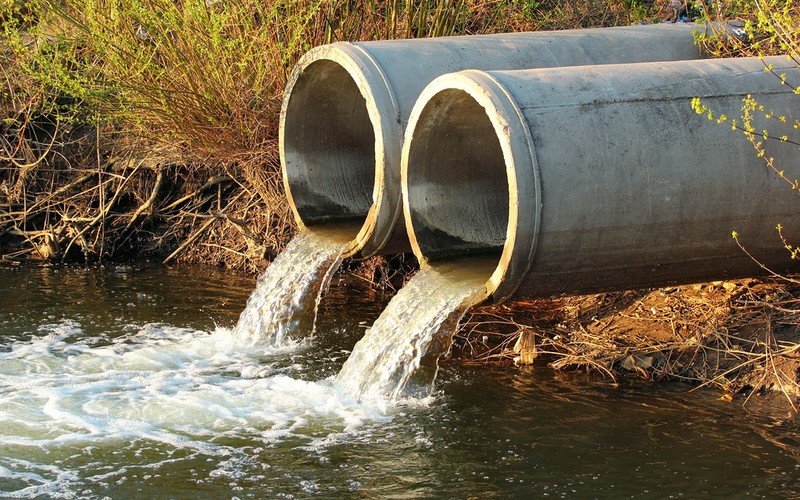 England: Nearly 825 times a day untreated sewage was discharged into rivers and sea in 2022