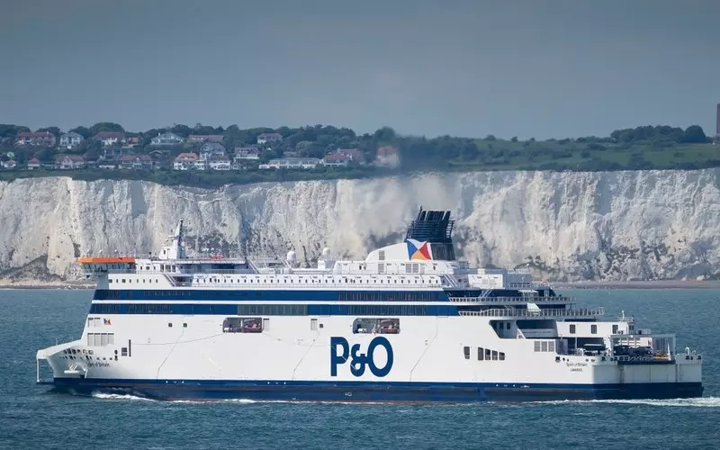 UK: Przedświąteczna gorączka podróży. "Znaczne opóźnienia" w Dover