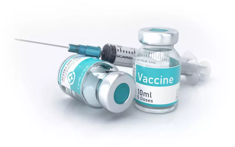 Komisja Europejska dopuściła do użycia nową biwalentną szczepionkę przeciw SARS-CoV-2