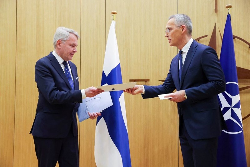 Brytyjski premier i szef MSZ: Wejście Finlandii do NATO wzmacnia Sojusz