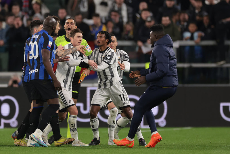 Coppa Italia: Juventus tied with Inter, three red cards