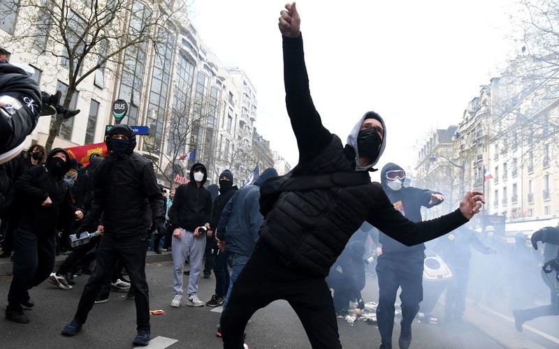 Police used tear gas against demonstrators in Lyon, Nantes and Bordeau