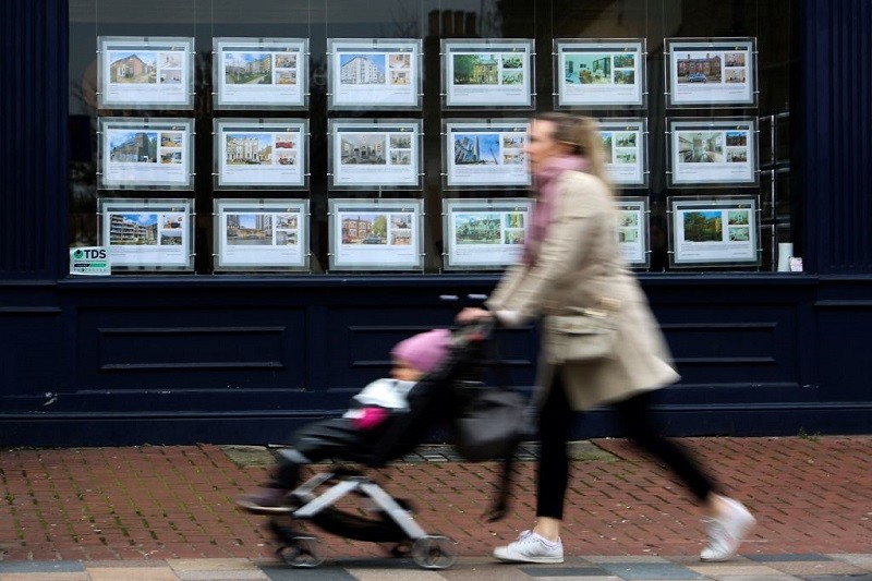 UK house prices rise unexpectedly for third month in a row, by 0.8%