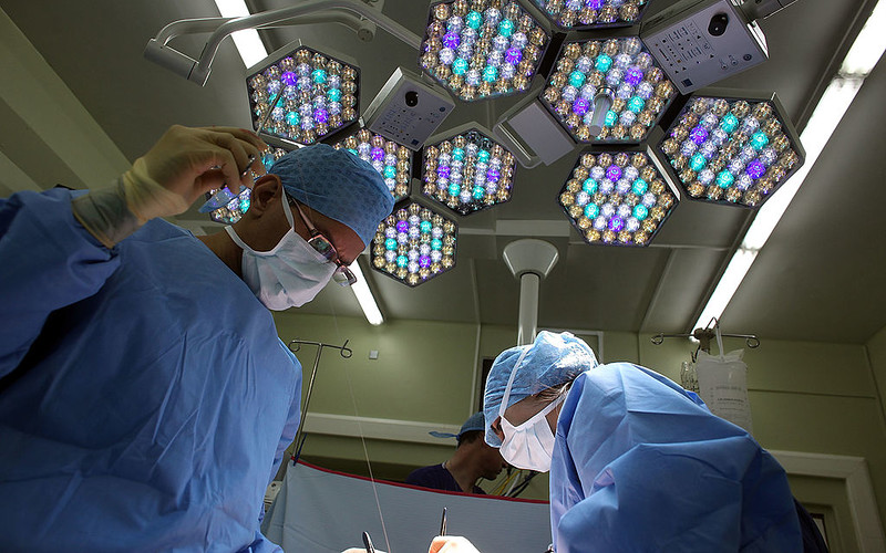 NHS: Rekordowo długa lista osób oczekujących na leczenie w Anglii