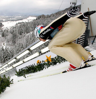 Zawody GP w skokach narciarskich w Wiśle obejrzy ok. 8 tys. kibiców