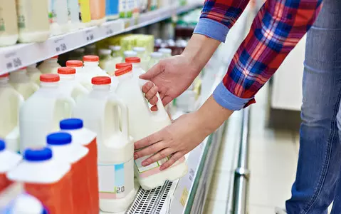 Sainsbury's follows Tesco in cutting milk prices