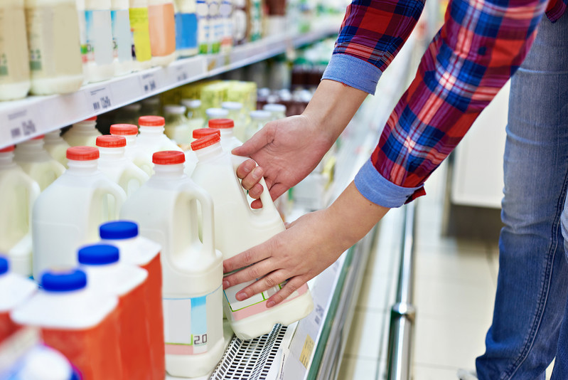 Sainsbury's follows Tesco in cutting milk prices