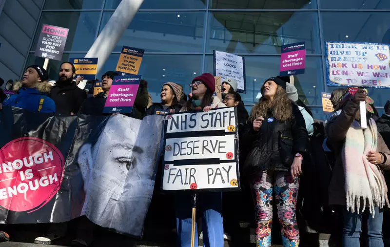 Strajki pielęgniarek NHS podczas majowego długiego weekendu będą poważnym problemem w Anglii