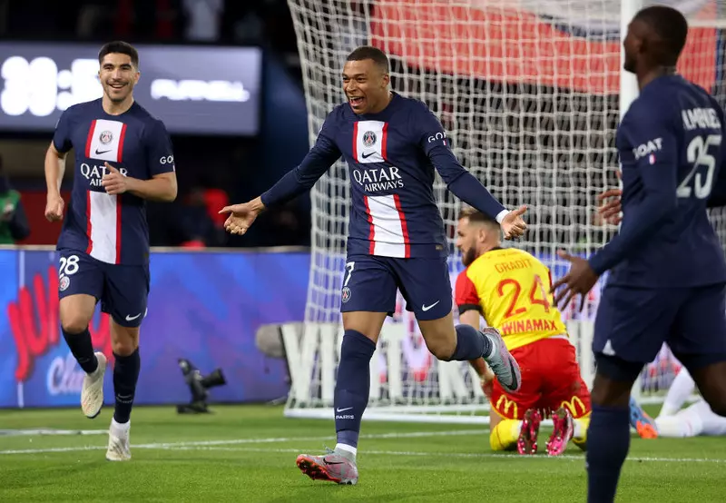 Liga francuska: PSG lepsze od Lens w starciu na szczycie, kolejny gol Frankowskiego
