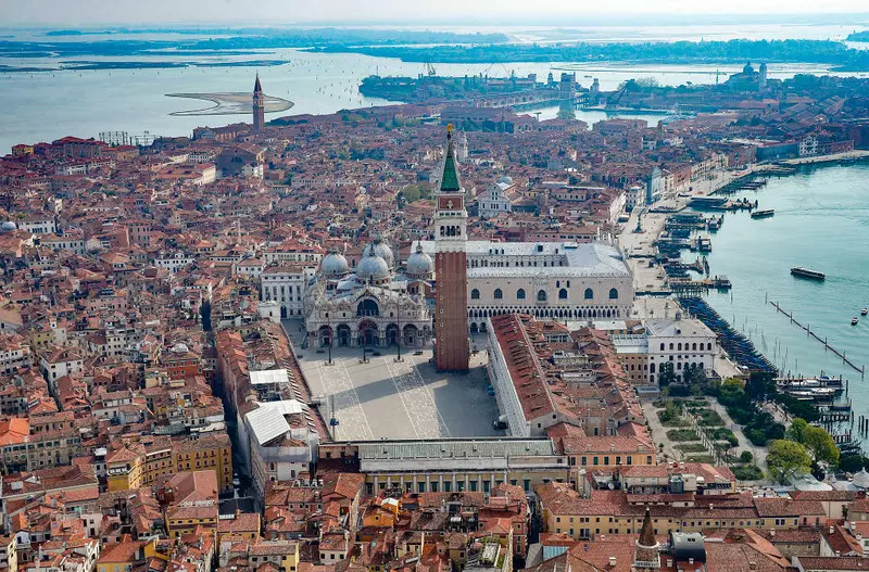 Włochy: Wenecja przygotowuje się na dwie wielkie fale turystów