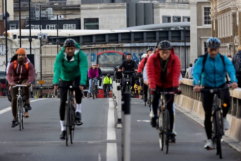 Londyn: Ruszają pierwsze kursy nauki jazdy na e-rowerach