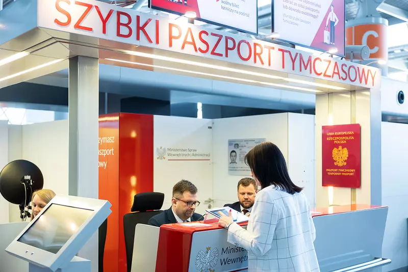 Na Lotnisku Chopina uruchomiono punkt wyrabiania szybkich paszportów tymczasowych