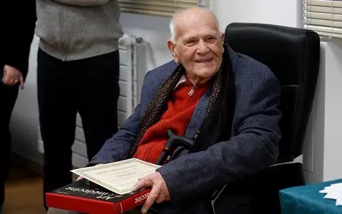 France: A 101-year-old doctor received a long career award