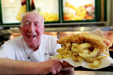 Nowy pomysł ekspertów na walkę z otyłością. "Wszystkie porcje fish&chips powinny być identyczne"