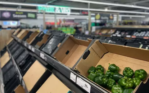 Supermarkets impose limits on peppers as stocks run low