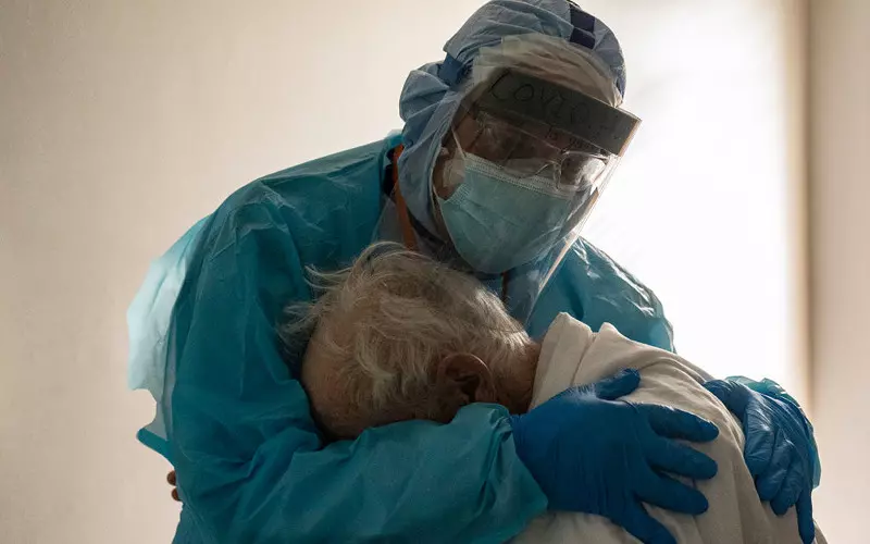 Szef WHO: Koronawirus pozostanie, ale świat wychodzi z nadzwyczajnej fazy pandemii