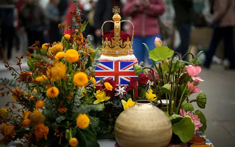 Public support for monarchy returns to an all-time low