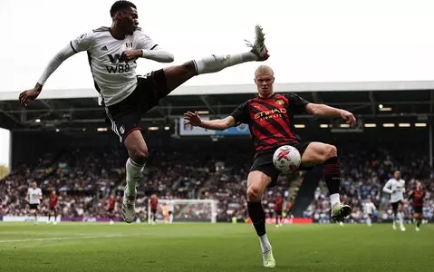 Premier League: Manchester City beat Fulham to lead the way