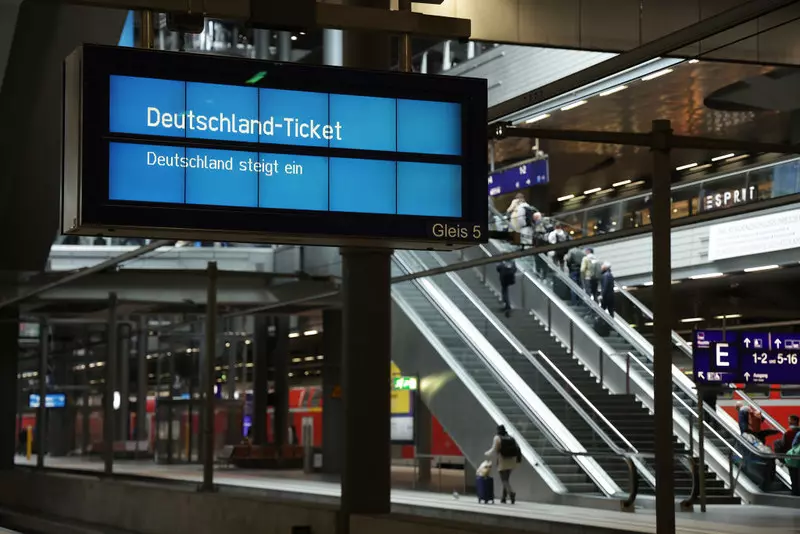 Niemcy: Od dzisiaj działa bilet miesięczny na transport lokalny i regionalny za 49 euro