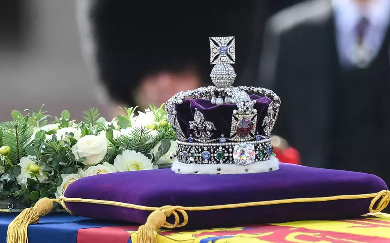 Powstała aplikacja pozwalająca dokładnie obejrzeć koronę, która trafi na głowę Karola III