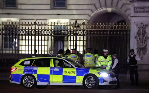 Police have arrested a man believed to have been throwing bullets at Buckingham Palace