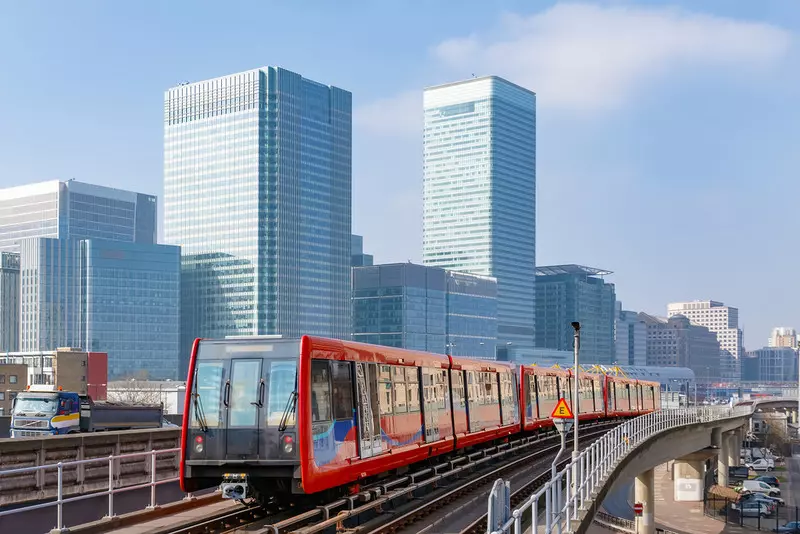Londyn: Pociągi linii kolejowej DLR zwiększą częstotliwość kursowania