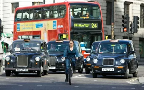 Four in 10 would leave London to escape toxic air