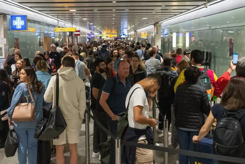 Heathrow Airport passengers warned of disruption as security staff strike