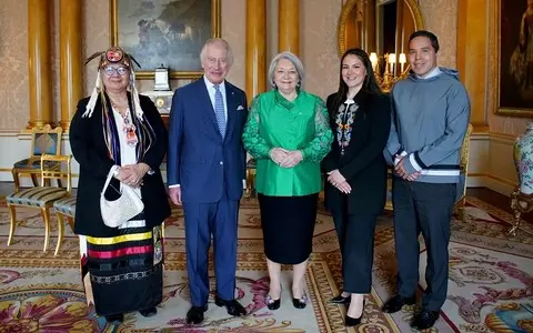 Canadian Indians, Inuit and Mestizos met the new British monarch