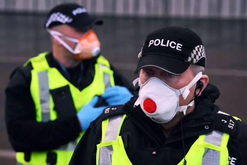 Funkcjonariusze szkockiej policji otrzymali nakaz zgolenia zarostu