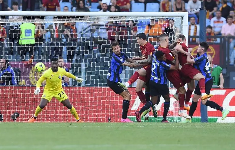 Liga włoska: Drużyny z Mediolanu pokonały rywali z Rzymu